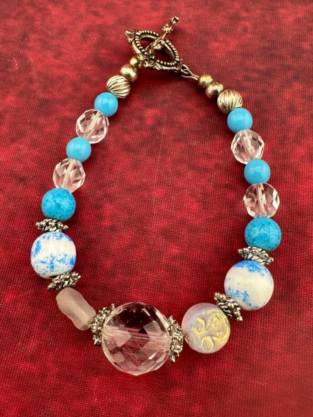 BEADED BRACELET WITH A TOGGLE CLASP TURQUISE, CLEAR FACETED CRYSTAL, BLUE BEADS